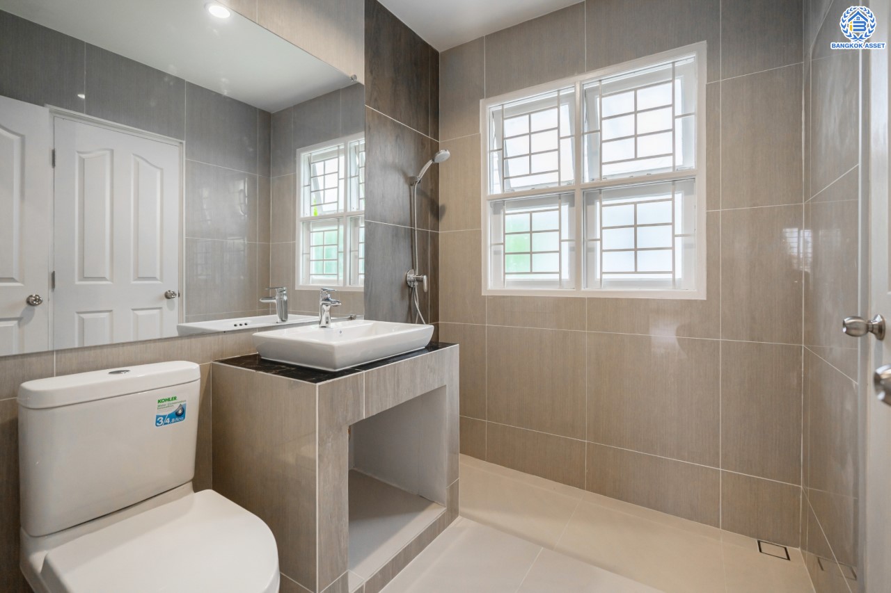 บ้านมือสองตกแต่งใหม่ ม.ชัยพฤกษ์ บางบัวทอง บ้านเดี่ยวแบรนด์ LH เนื้อที่ 79.7 ตร.ว. ฟังก์ชัน 3 ห้องนอน 3 ห้องน้ำ 1 ห้องแม่บ้าน จอดรถ 2 คัน พร้อม Facilities ครบครัน บนทำเลเดินทางสะดวก ติดถนนบางกรวย-ไทรน้อย ใกล้เซ็นทรัลเวสต์เกต และรถไฟฟ้าสายสีม่วง "สถานีบางพลู"